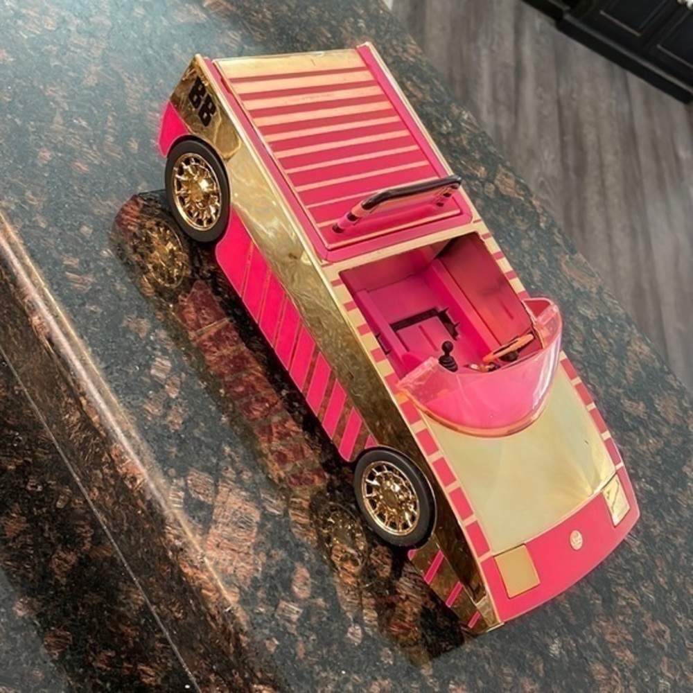 Barbie size LOL Speedomatic corvette